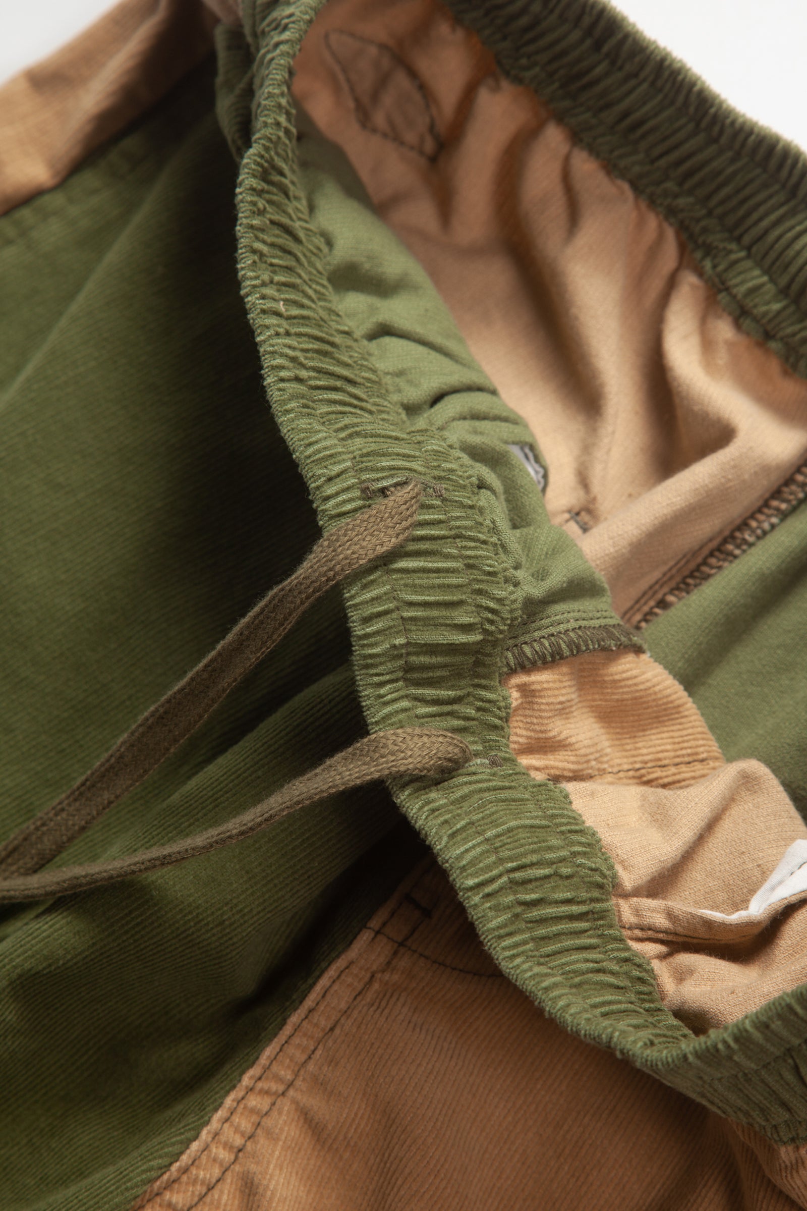 Blacksmith - Corduroy Easy Shorts - Olive/Tan