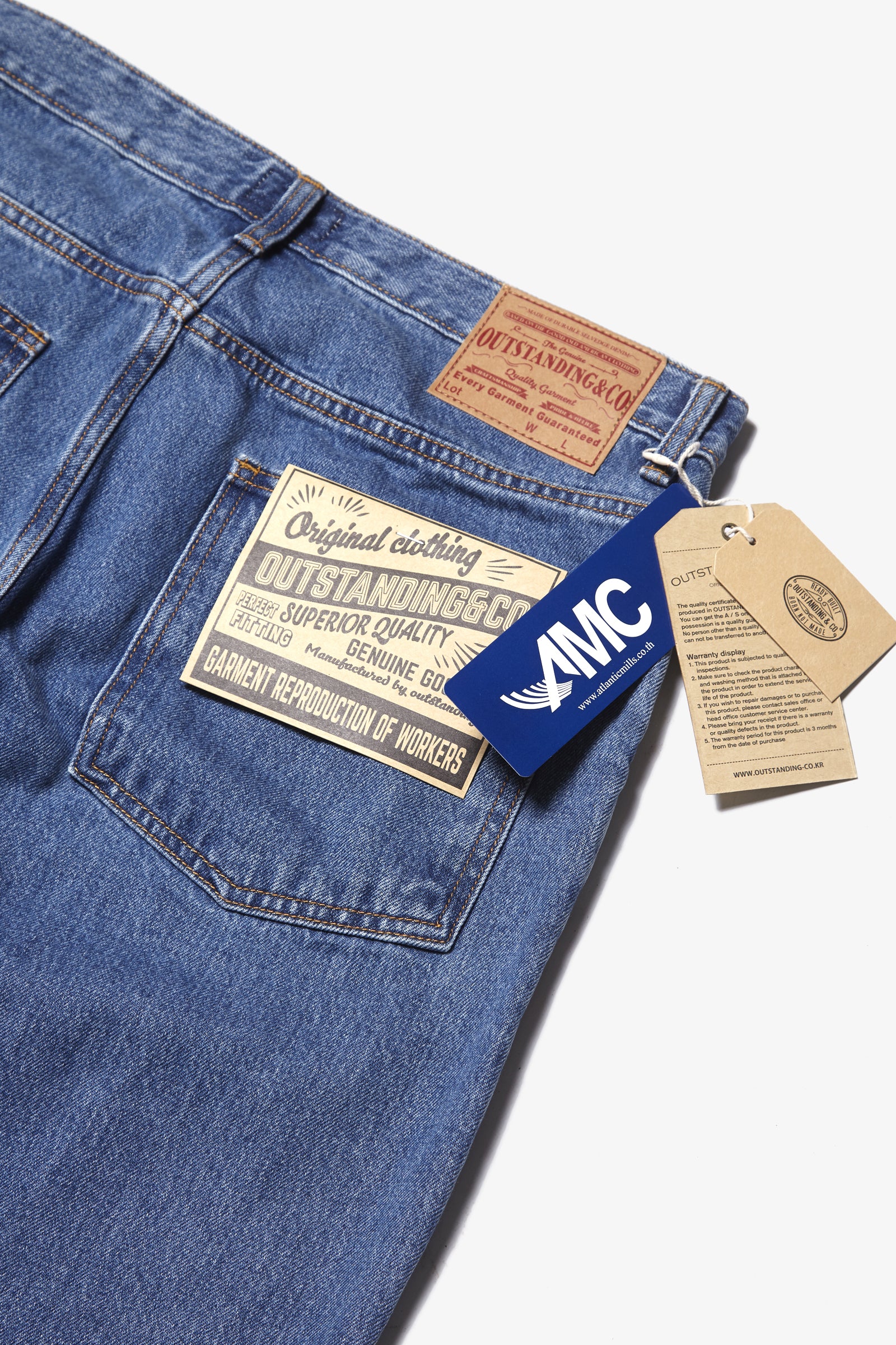 Outstanding & Co. - Wide Washed Jeans - Light Blue